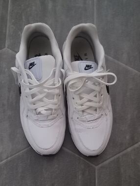 Gently Used Nike Mens White Low-Top Air Max 3 LTD Lace-Up Sneakers, Size 9